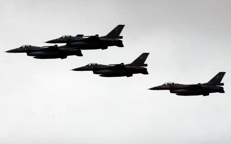 Παραβιάσεις ΕΕΧ και εικονική αερομαχία από οπλισμένα τουρκικά μαχητικά στο Αιγαίο